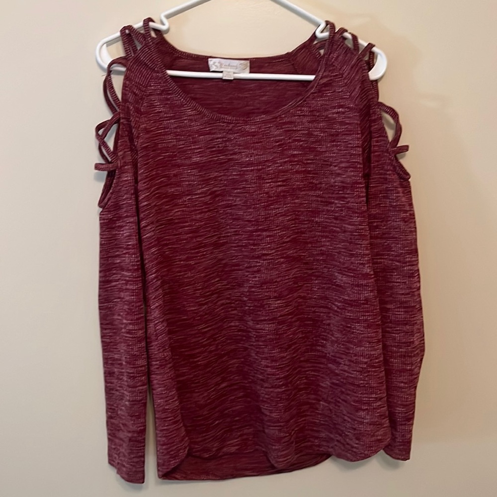 Woven shoulder maroon shirt